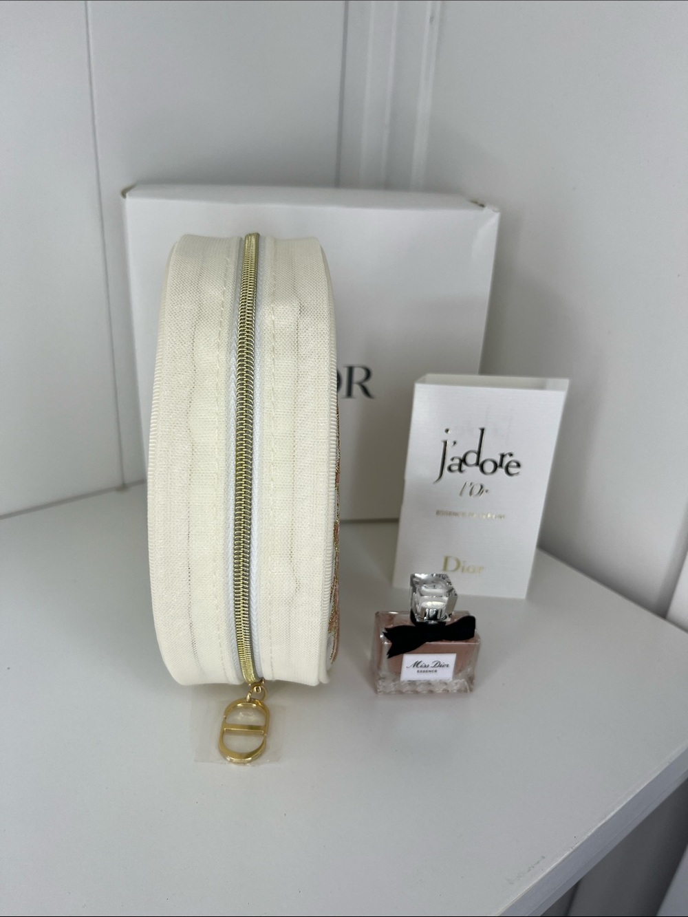 Dior Butterfly Pouch + Miss Dior Mini & J’adore L’Or Gift Set - Picture 5 of 7